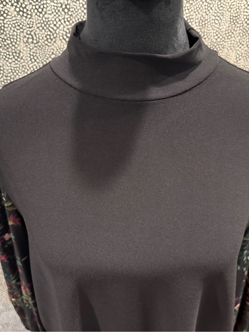 CeCe Blouse - Picture 4 of 10